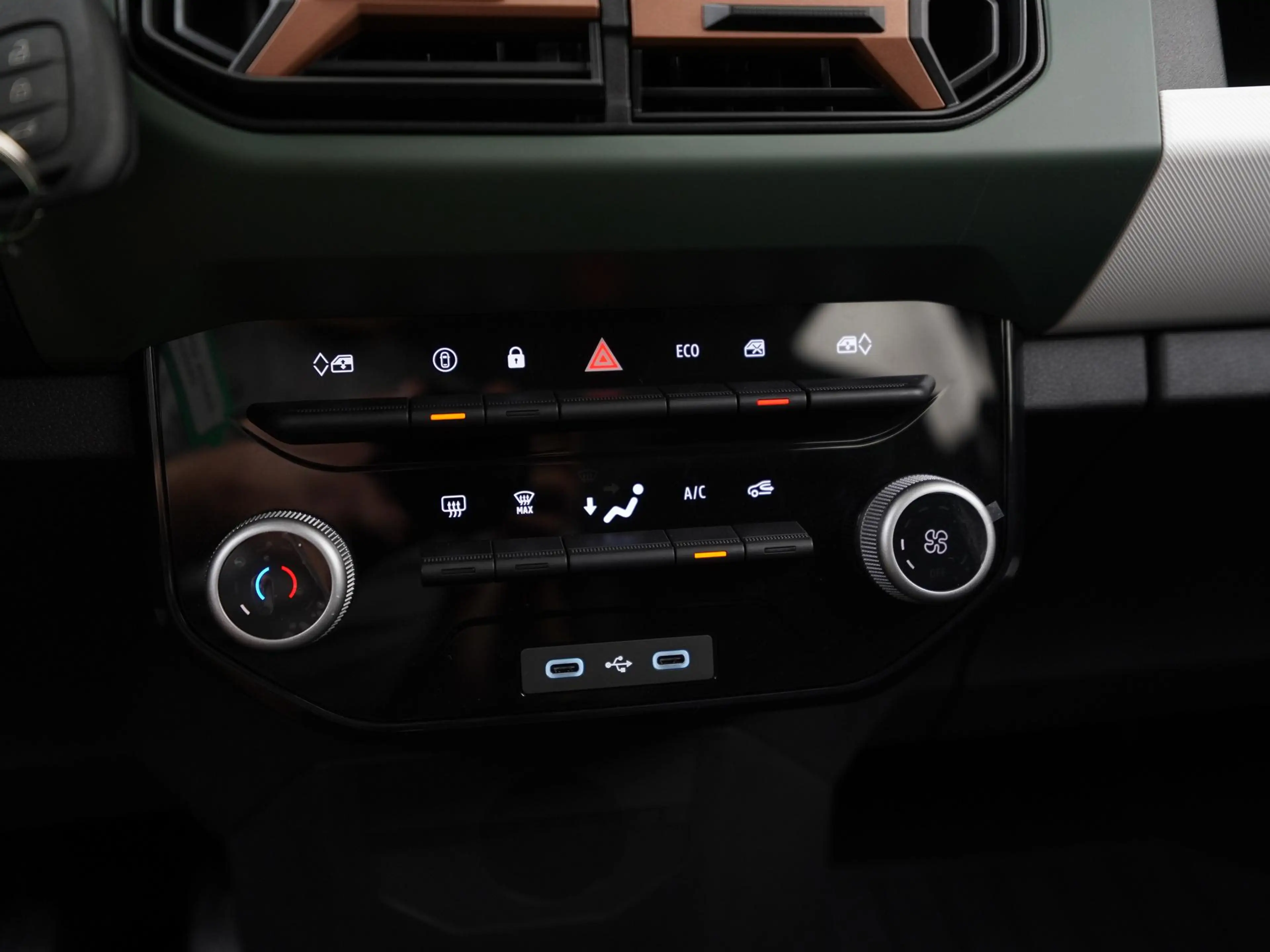 Dacia Spring Extreme 65 26.8 kWh | DC-snelladen | Achteruitcame — photo 11