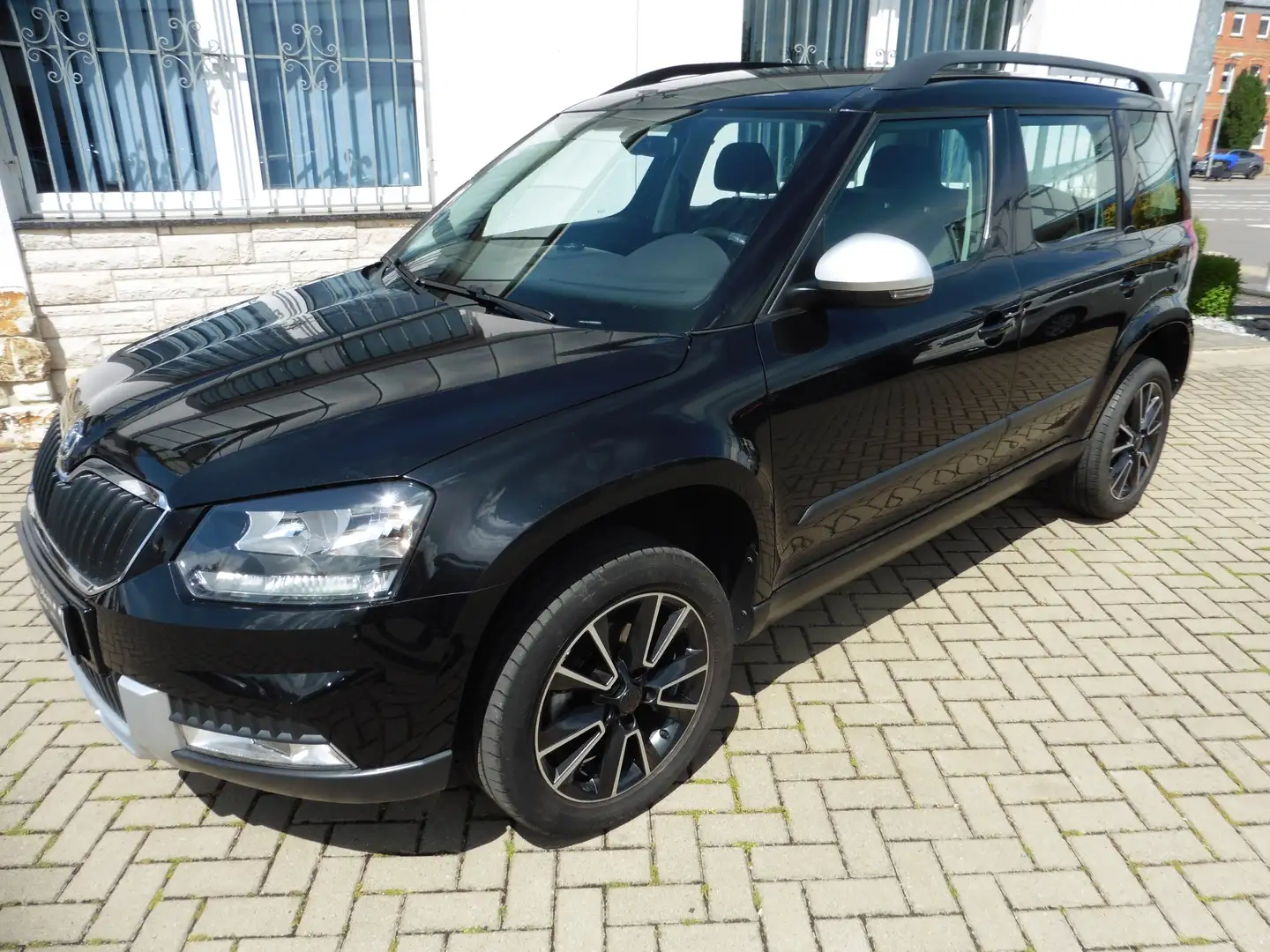 Skoda Yeti 1,4 Ambition Outdoor*PDC*WR*AHK*MFL*Tempomat... Schwarz - 1