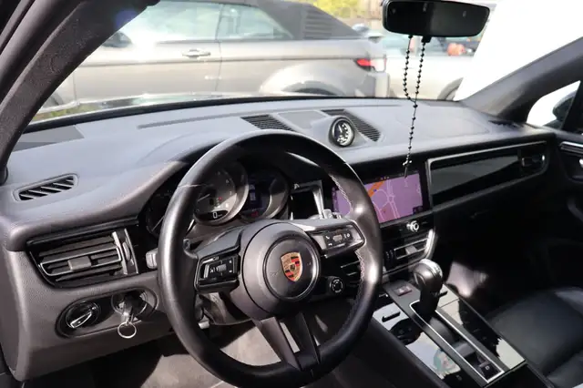 Porsche Macan view 14