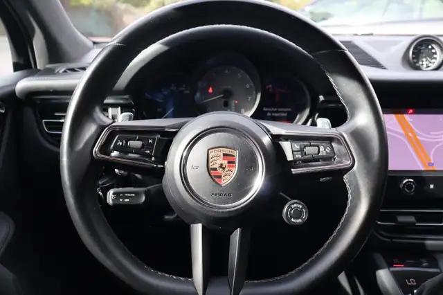 Porsche Macan view 15