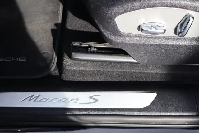 Porsche Macan view 13
