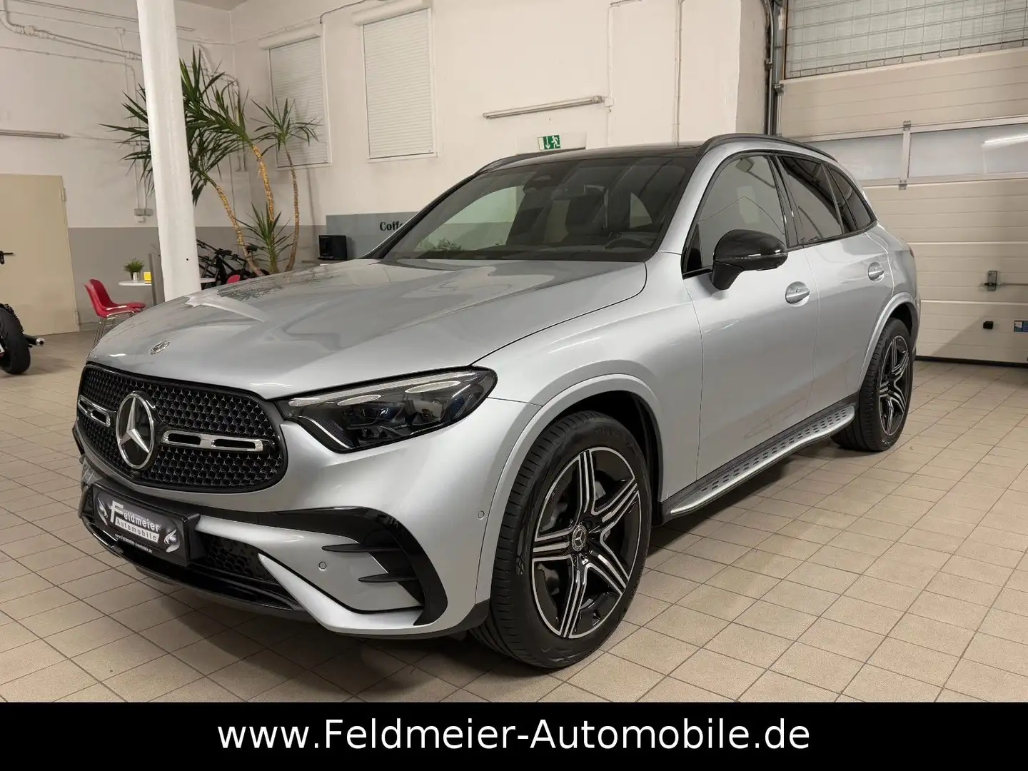 Mercedes-Benz GLC 200 4M*AMG*Night*Pano*Trittbr*AHK*Distro*20" Silber - 1