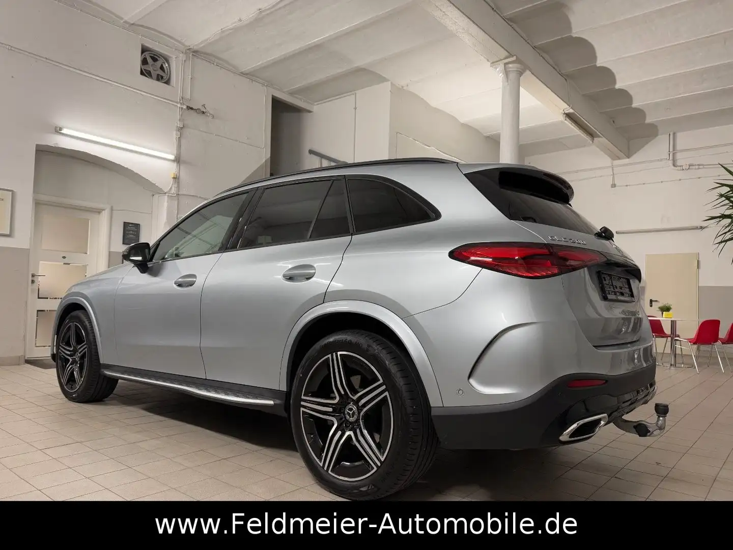 Mercedes-Benz GLC 200 4M*AMG*Night*Pano*Trittbr*AHK*Distro*20" Silber - 2