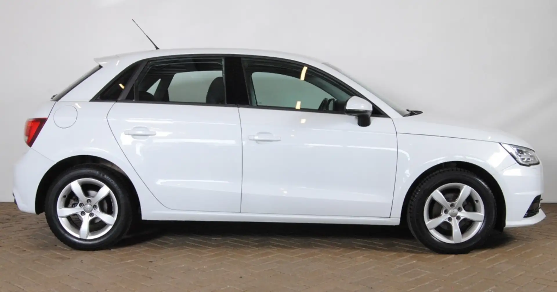 Audi A1 1.0 TFSI Sport Pro L Wit - 2