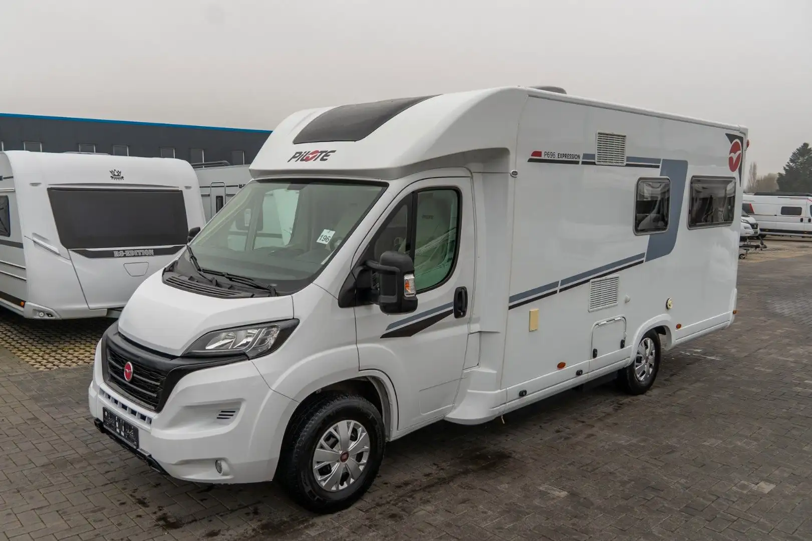 Pilote P 696 U HECKSITZGRUPPE+HUBBETT+SOLAR+RADTRÄGER Weiß - 2