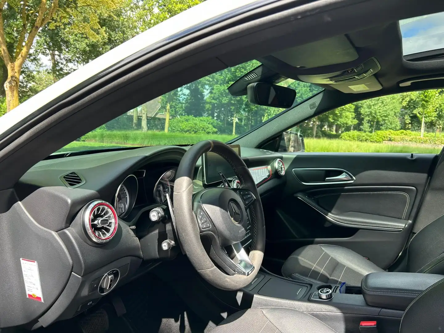 Mercedes-Benz CLA 180 Shooting Brake AMG Line Aut. | Panorama | Sfeerver Blanc - 2