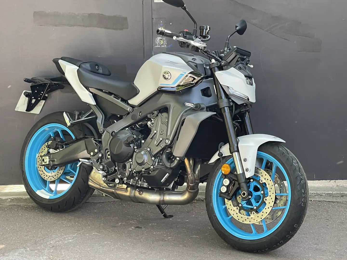 Yamaha MT-09 Grijs - 1