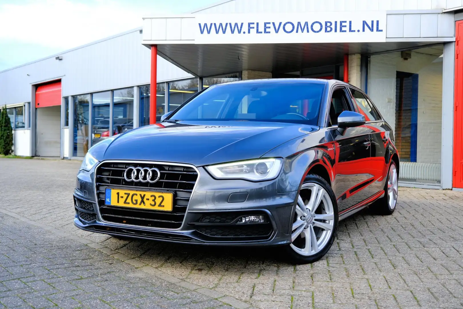 Audi A3 Sportback 1.4 TFSI G-Tron Ambition Pro Line S Aut. Grijs - 1