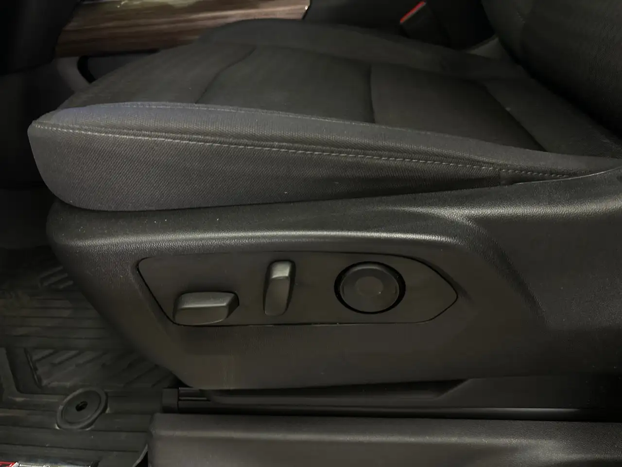 Chevrolet Silverado 1500 photo Chevrolet Silverado 1500