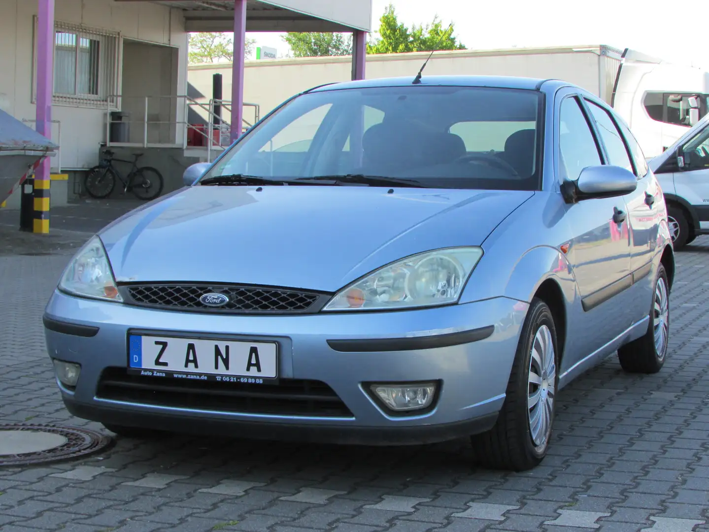 Ford Focus 1.6 Futura Albastru - 1