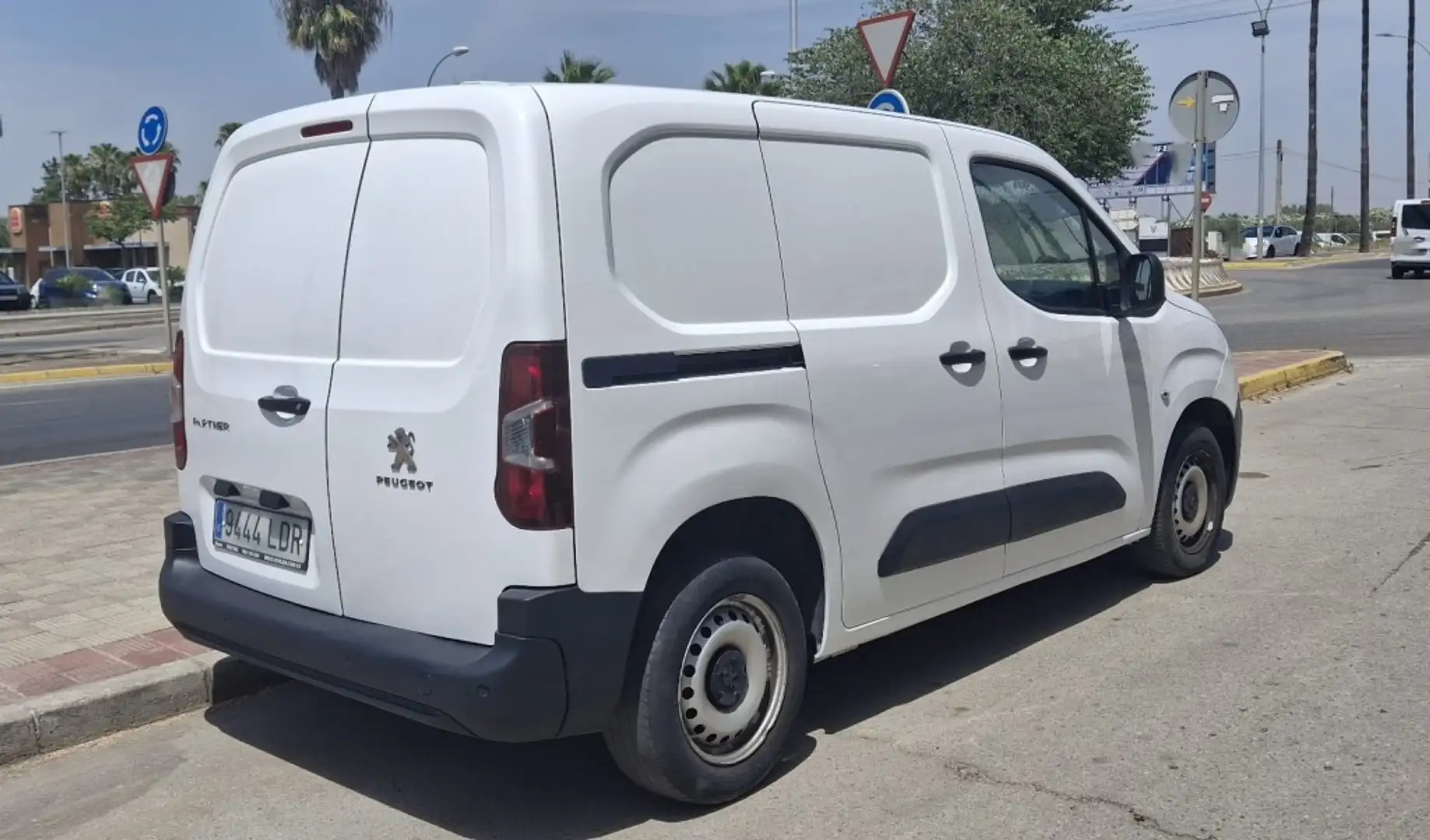 Peugeot Partner 1.5BlueHDI Pro Standard 600kg 75 Blanco - 2