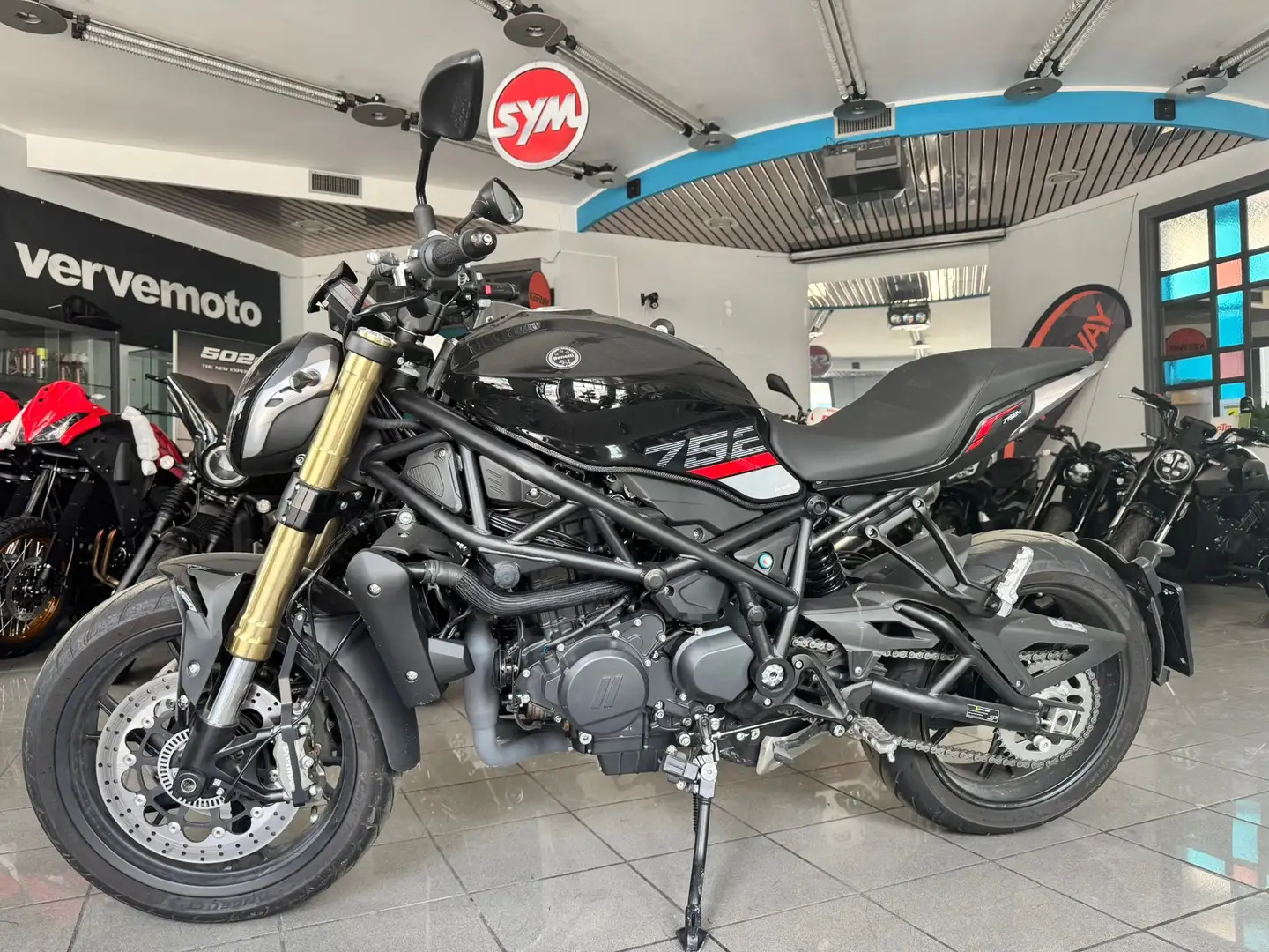 Benelli 752 S Negru - 2