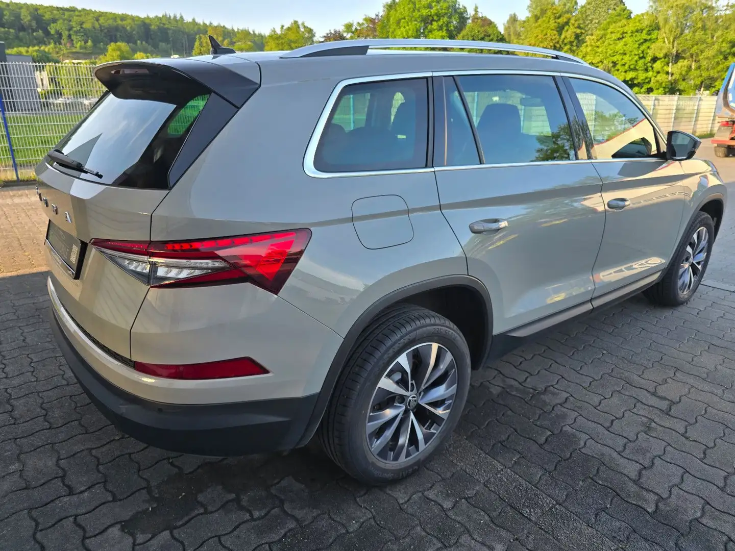 Skoda Kodiaq 2.0 TDI DSG Style °°Facelift°Matrix°AHK°° Grau - 2