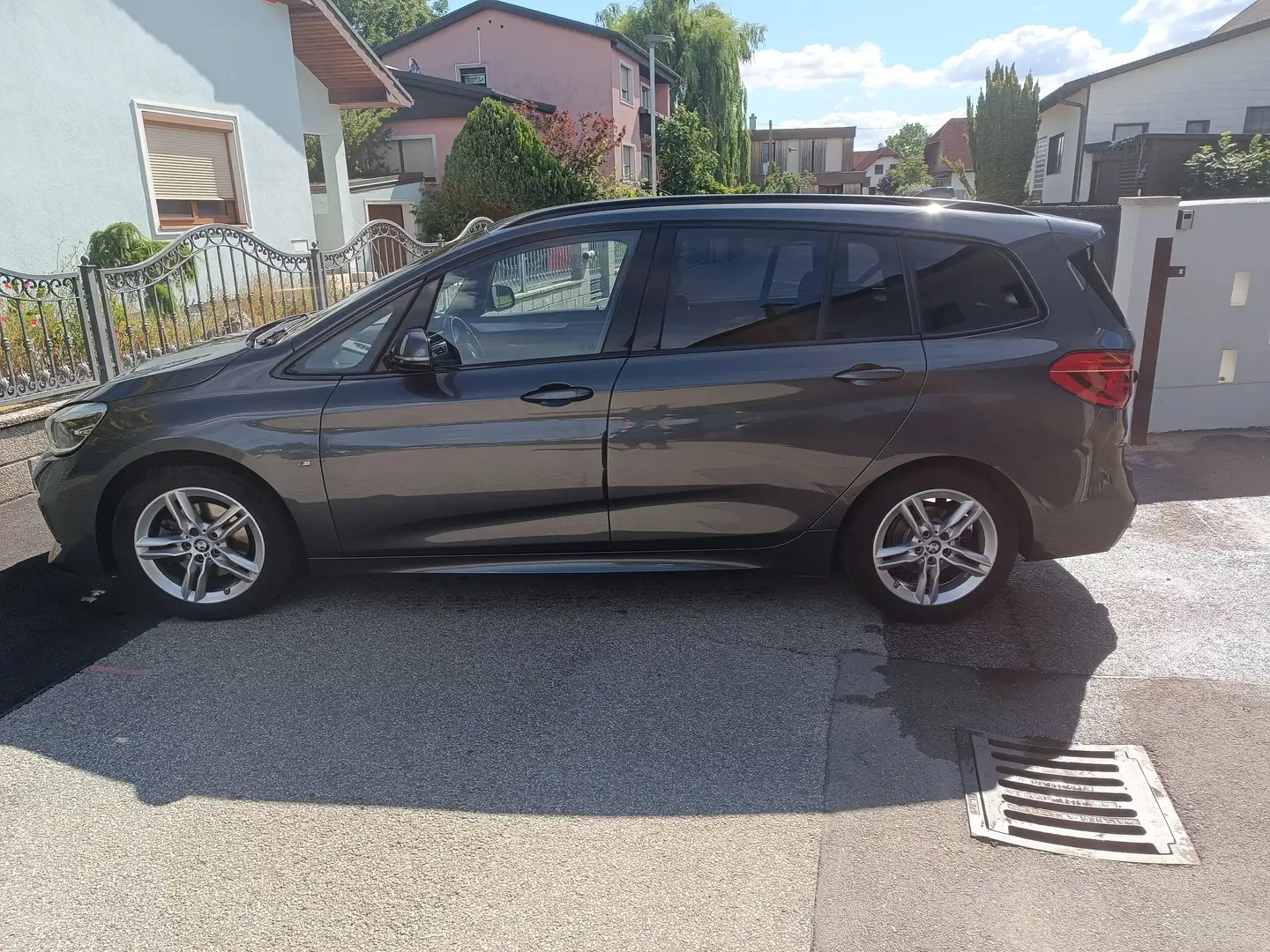 BMW 218 218i Gran Tourer Aut. Grau - 2