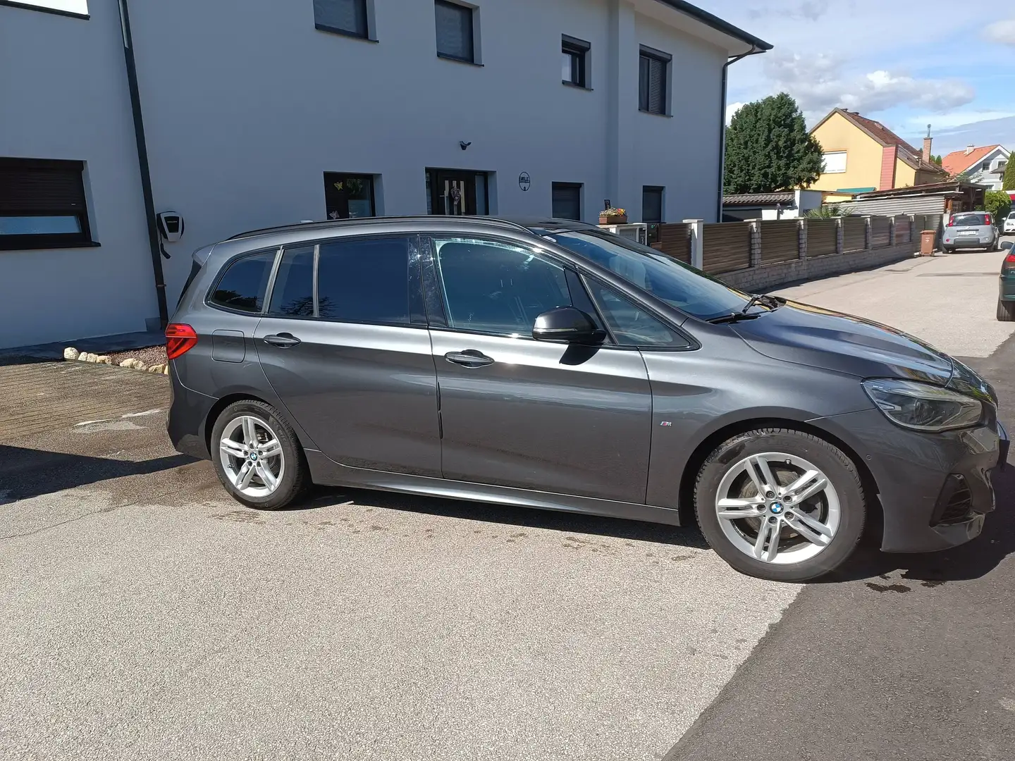 BMW 218 218i Gran Tourer Aut. Grau - 1