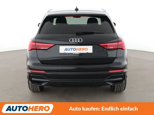 Audi Q3 view 5