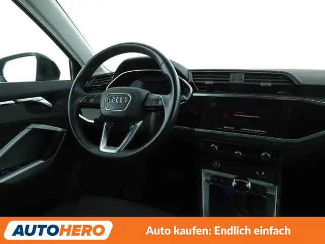 Audi Q3 view 13