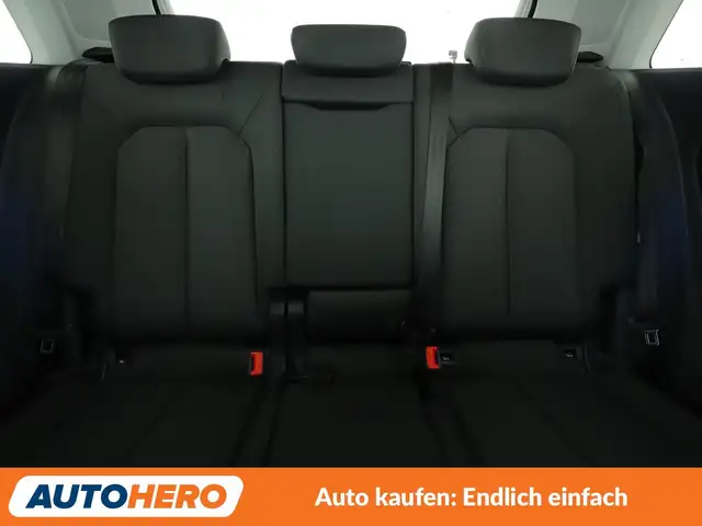 Audi Q3 view 15