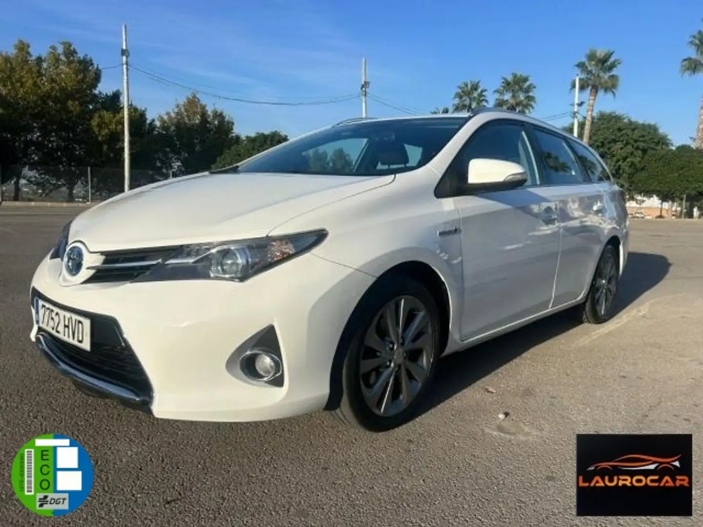 Toyota Auris hybrid Advance Blanc - 1