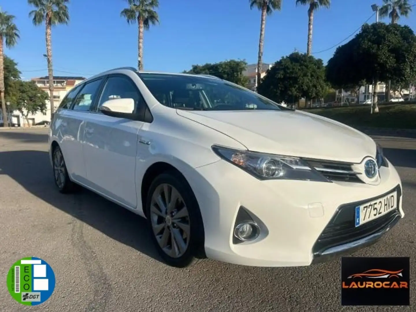 Toyota Auris hybrid Advance Blanc - 2