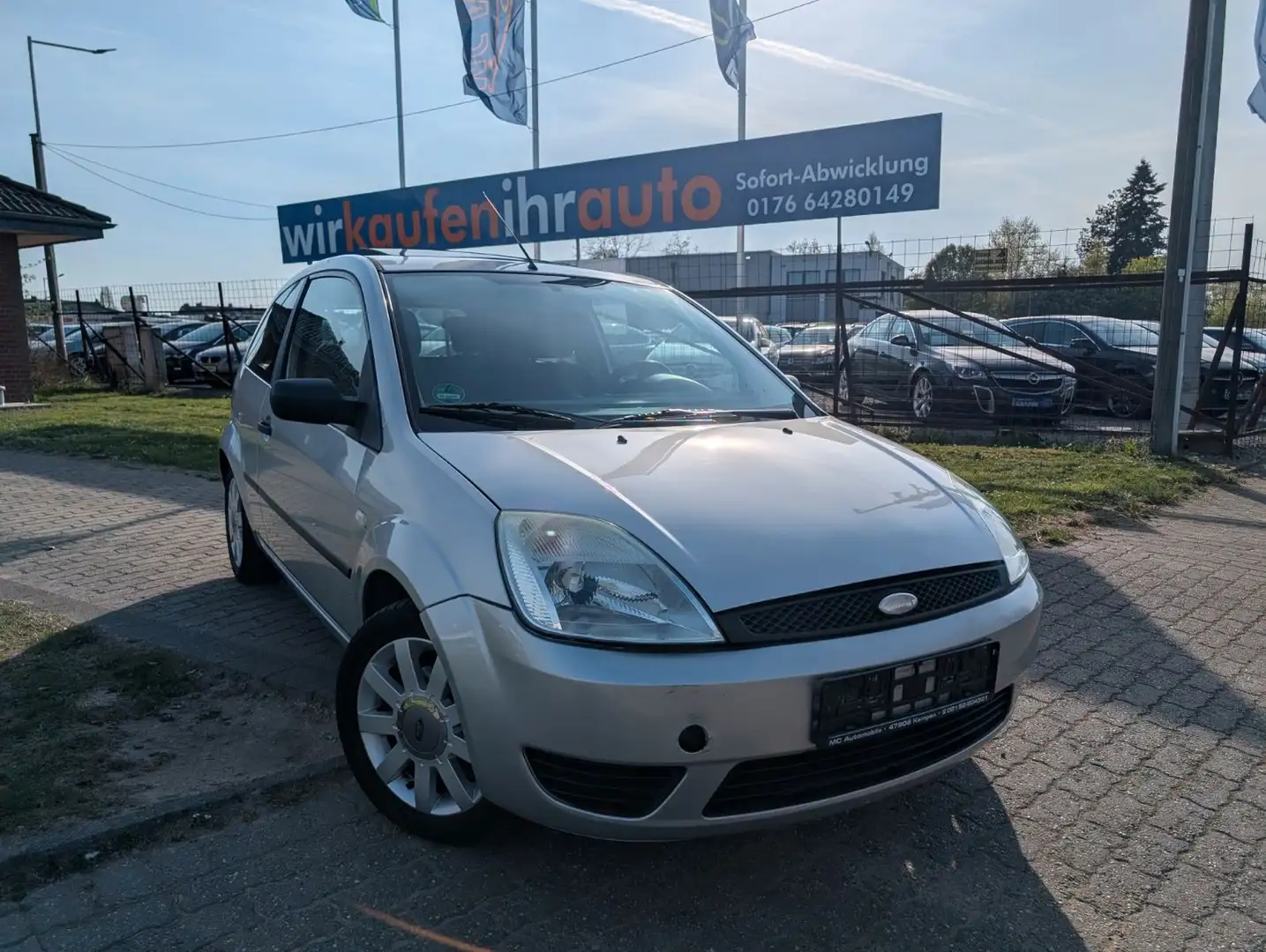 Ford Fiesta Futura *Schiebedach*Klima*Allwetterreifen Silber - 1