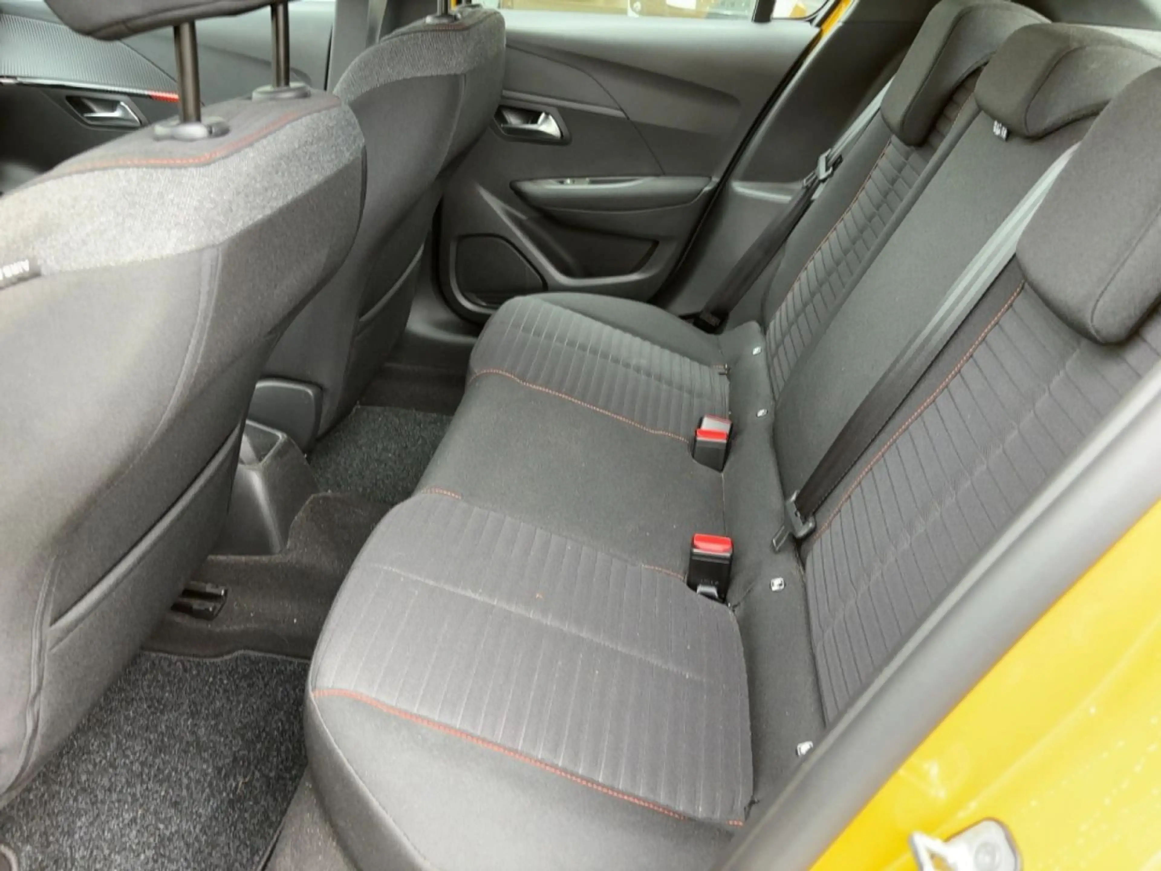 Peugeot 208 Active Pack Pure Tech 100 — photo 9