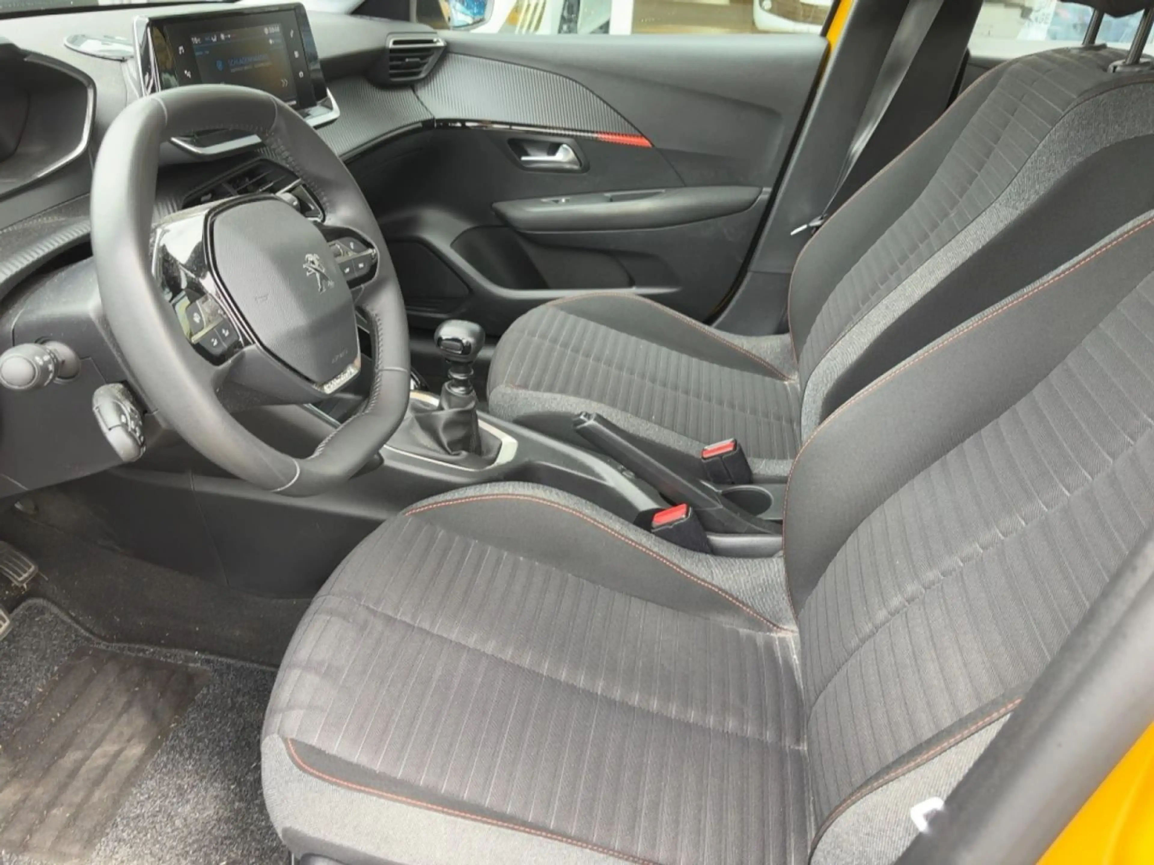 Peugeot 208 Active Pack Pure Tech 100 — photo 8