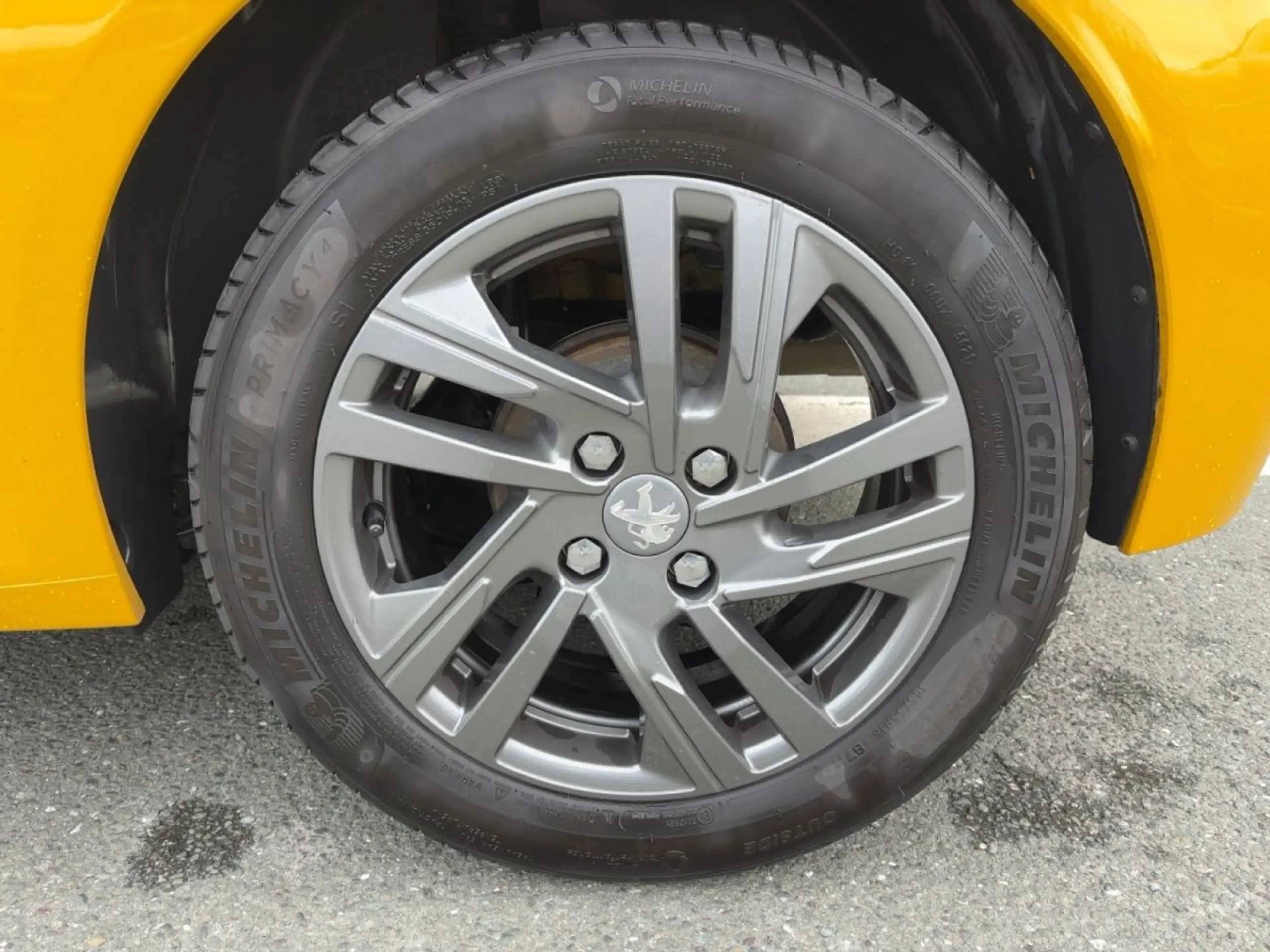 Peugeot 208 Active Pack Pure Tech 100 — photo 13
