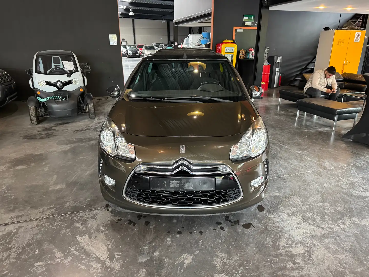 Citroen DS3 DS3 Cabrio 1.2i Be Chic/12 mois de garantie Brun - 2