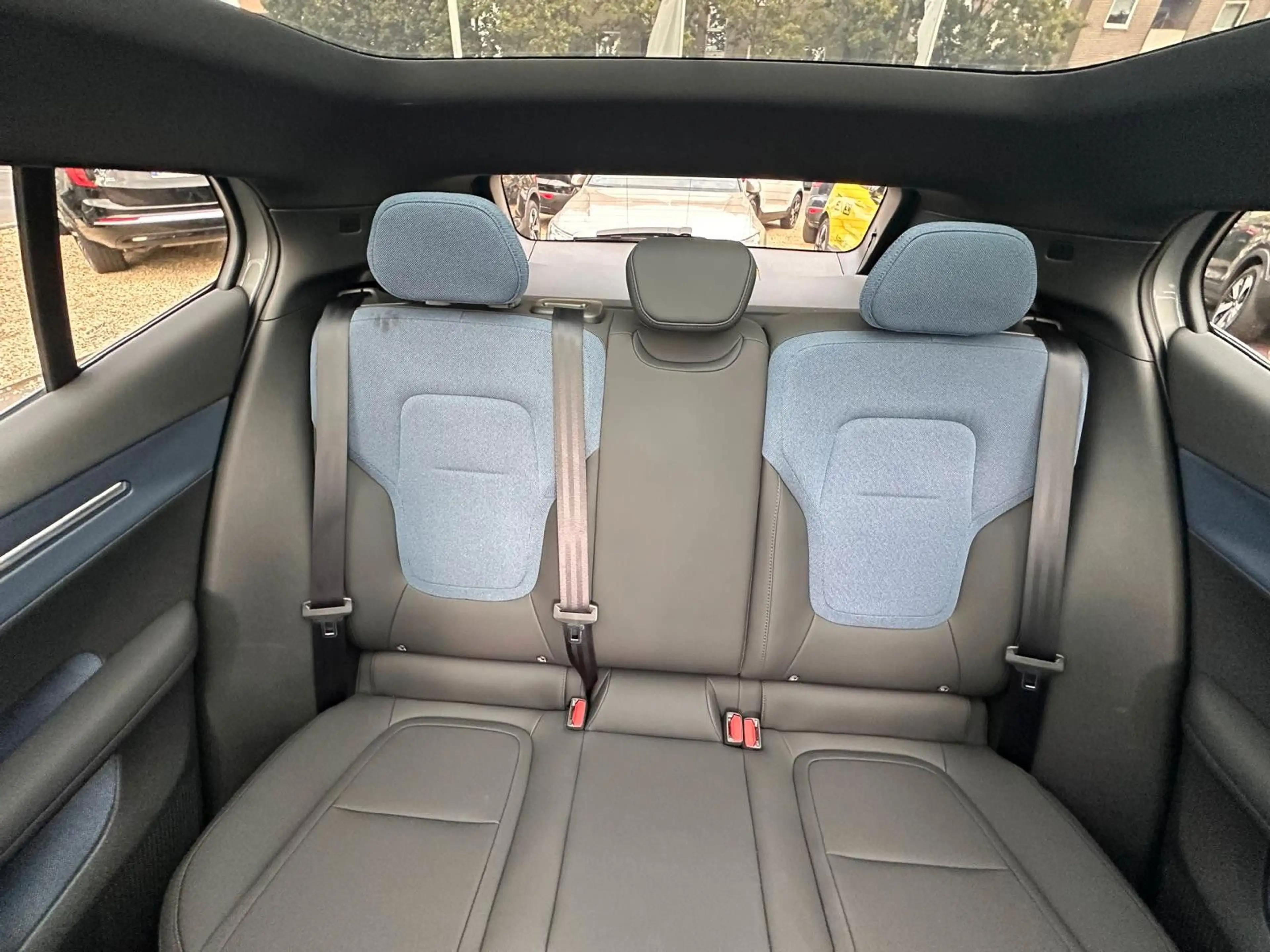 Volvo EX30 RWD Ultra Extended Range Pano,360°,WP,ACC — photo 25