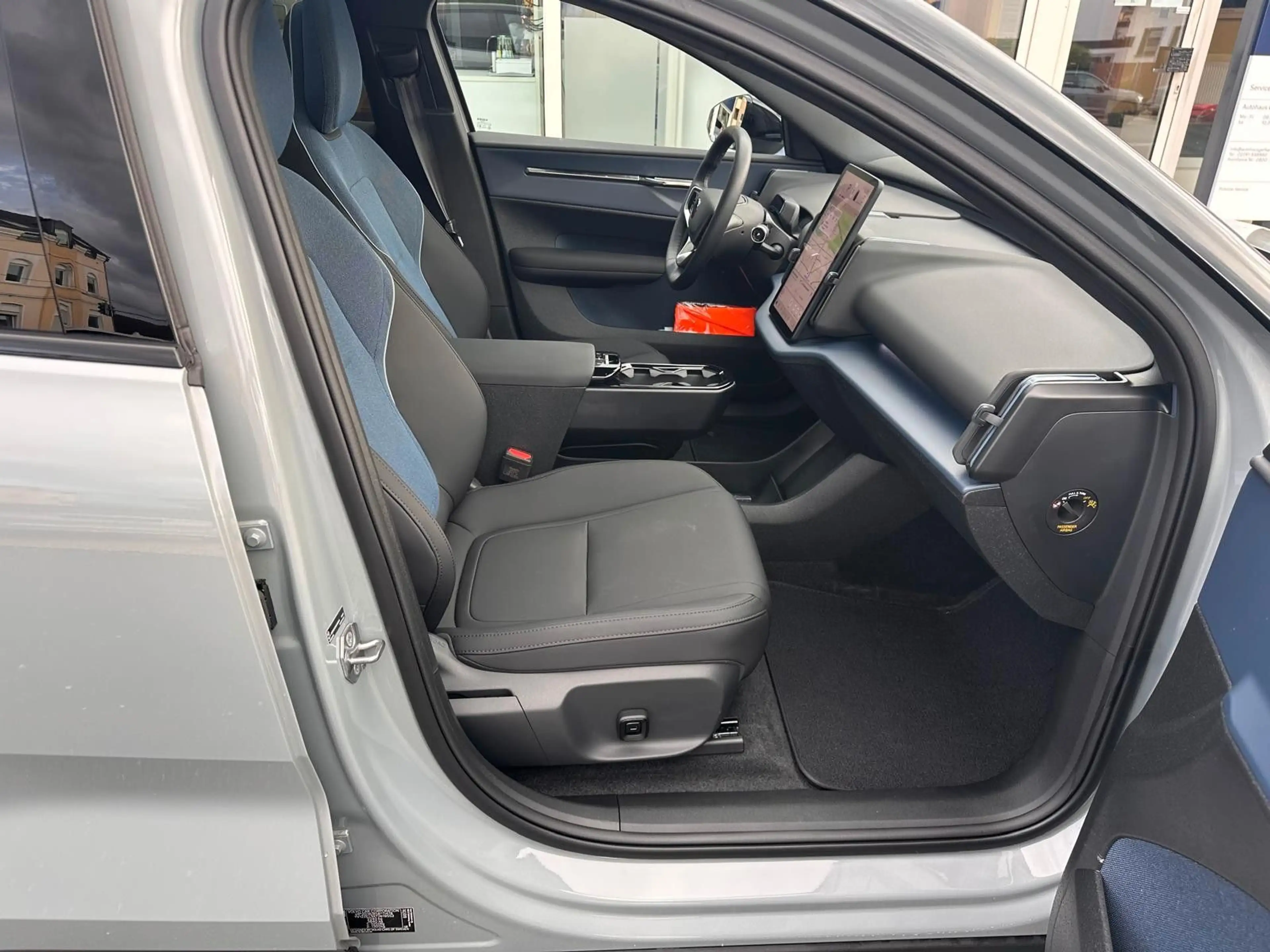 Volvo EX30 RWD Ultra Extended Range Pano,360°,WP,ACC — photo 18