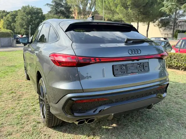 Audi Q5 view 6