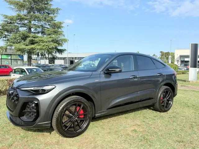 Audi Q5 view 7