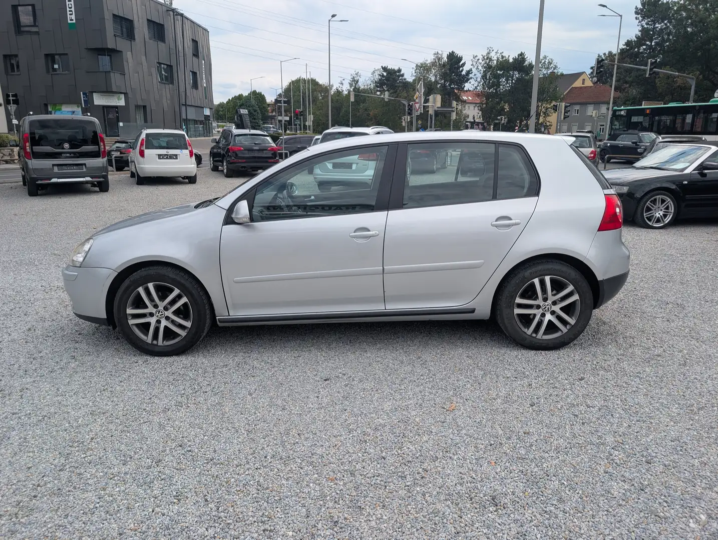 Volkswagen Golf Tour Grau - 2