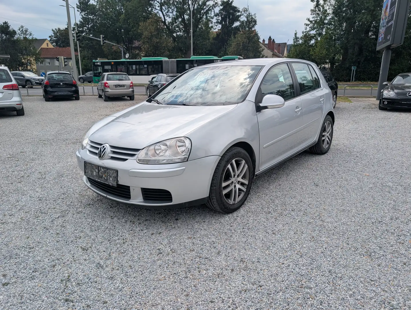 Volkswagen Golf Tour Grau - 1