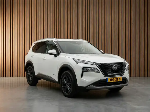 Nissan X-Trail view 2