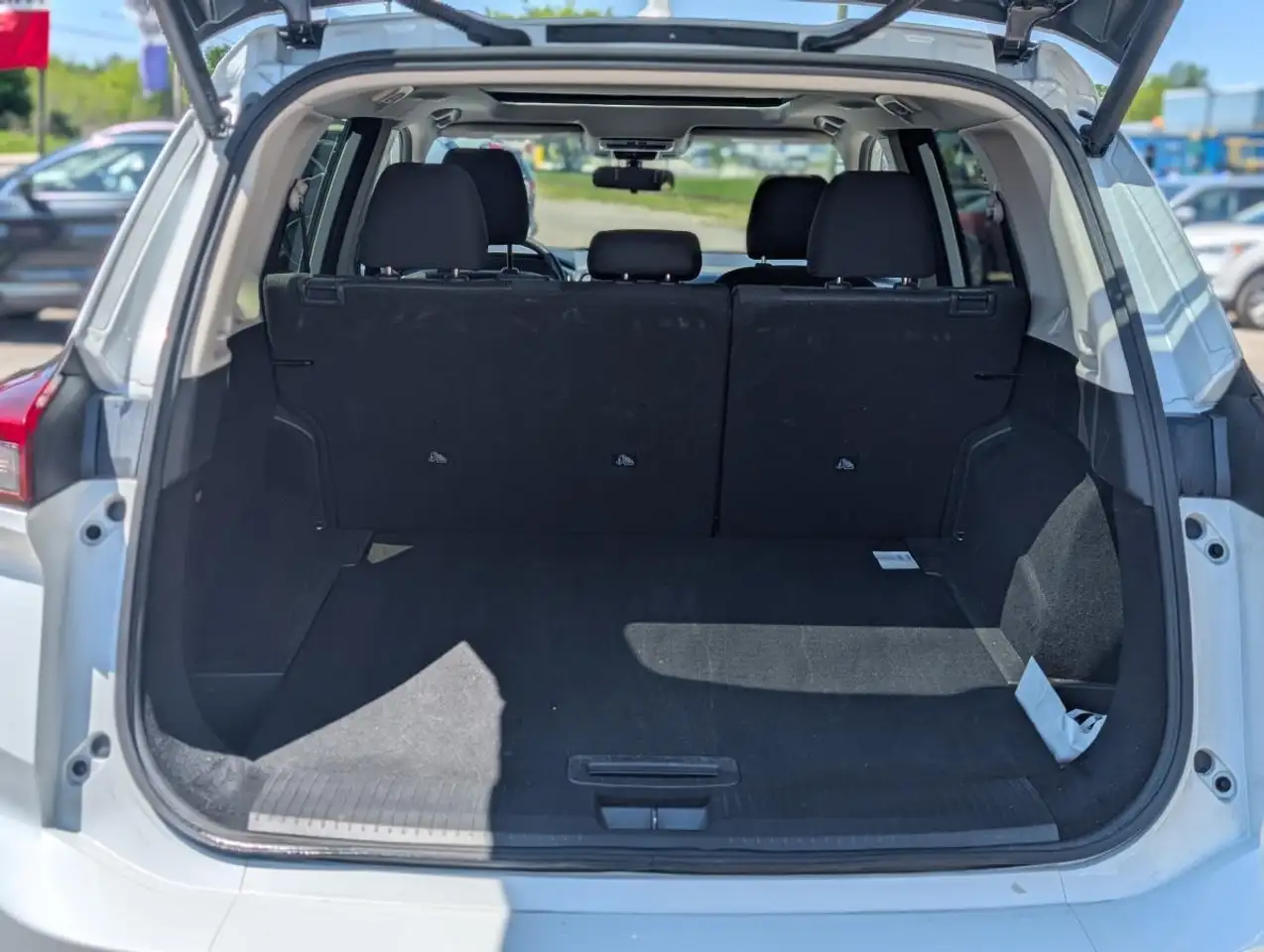 Nissan Rogue снимка Nissan Rogue