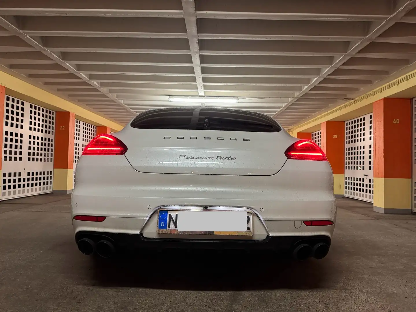 Porsche Panamera Turbo.  Sommerfahrzeug. Approved bis Juni 2027 Weiß - 1