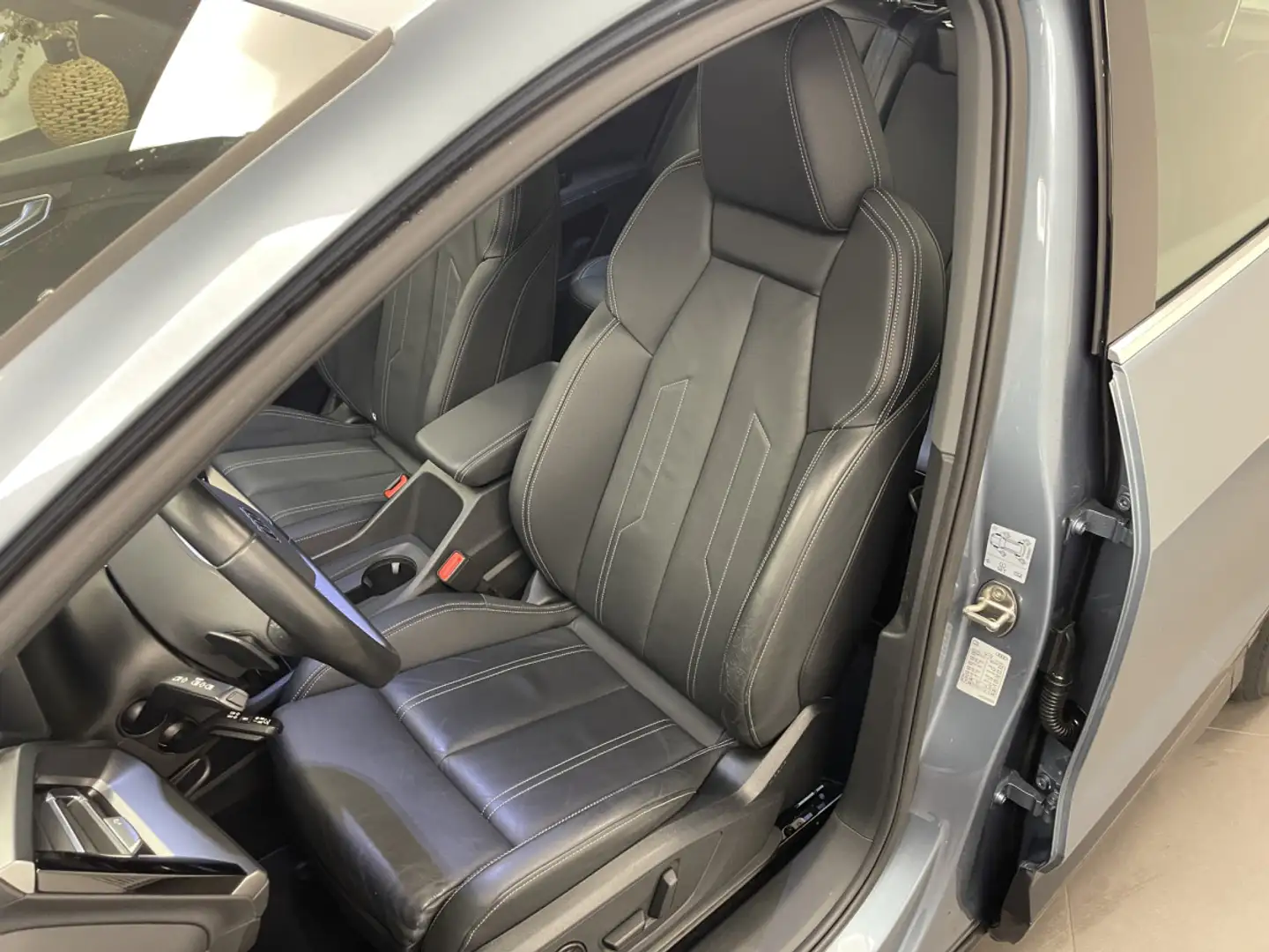 Audi Q4 e-tron 40 Advanced 204 CV / 150 kW Bleu - 2