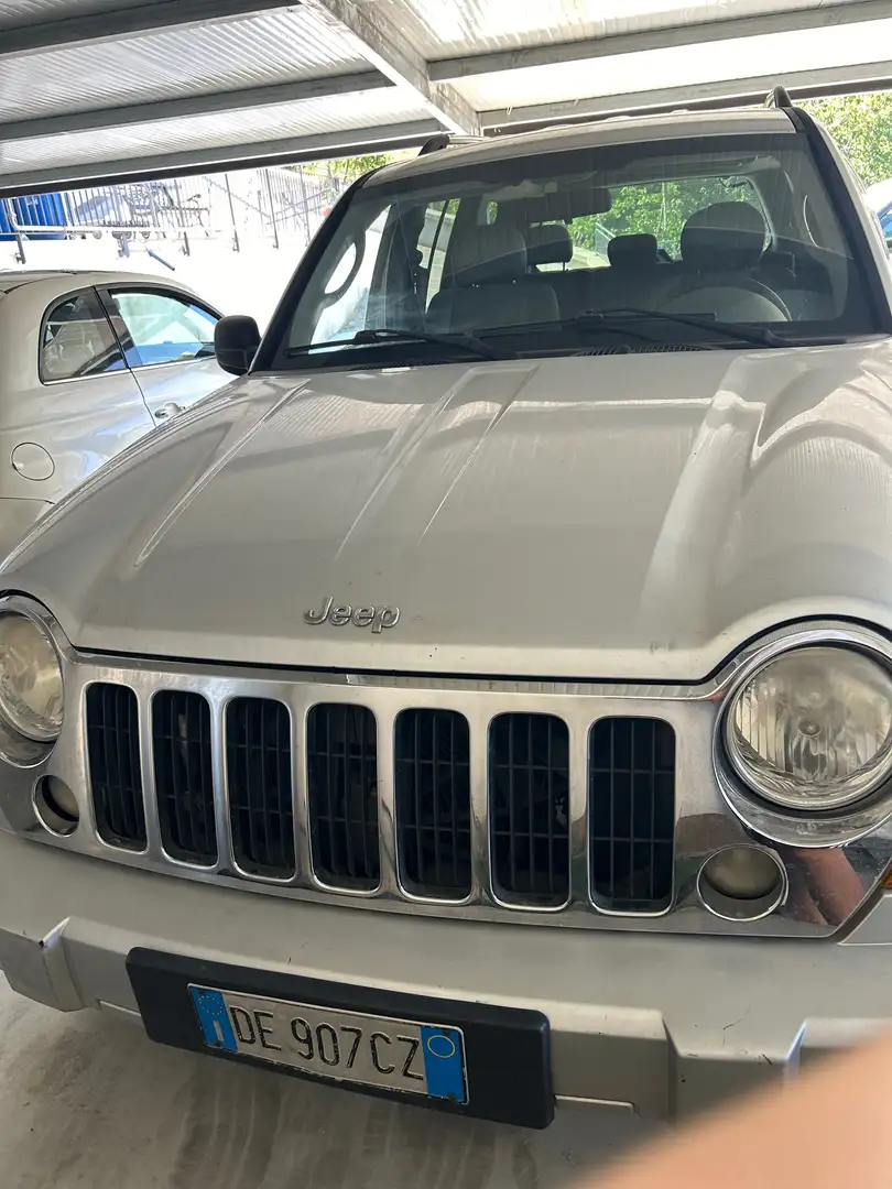 Jeep Liberty Limited Gri - 2