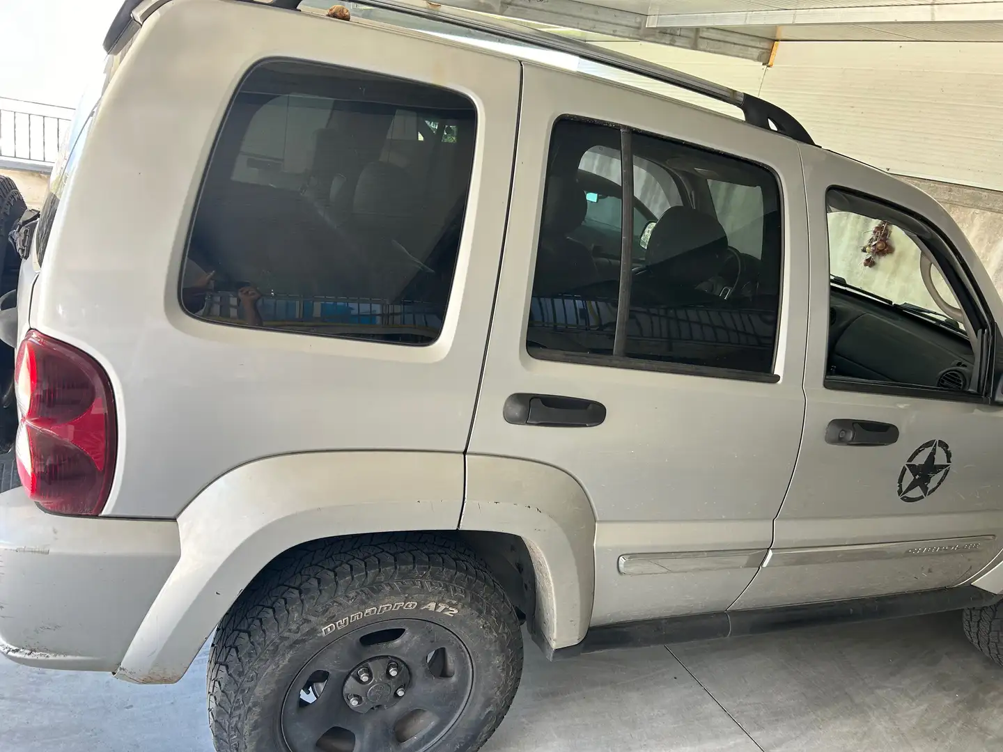 Jeep Liberty Limited Szary - 1