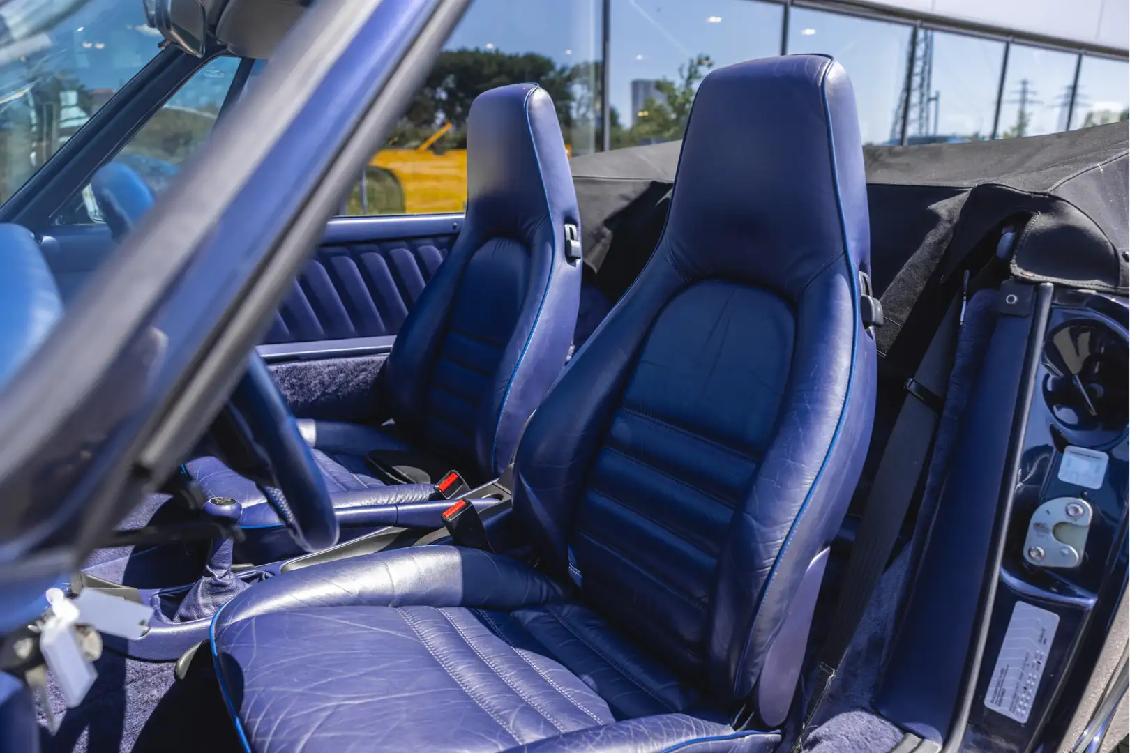 Porsche 911 Carrera Cabriolet - 2