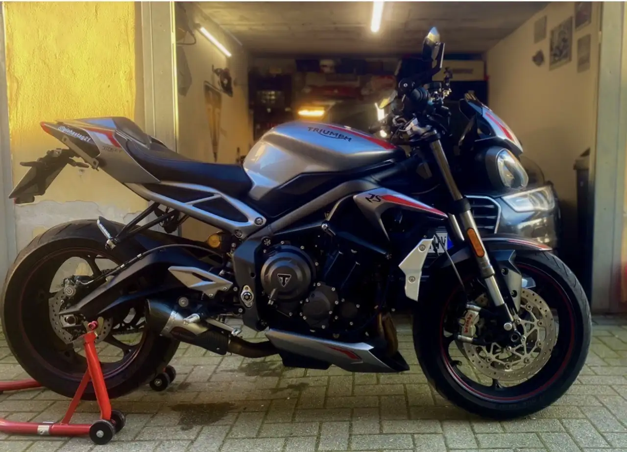 Triumph Street Triple 765