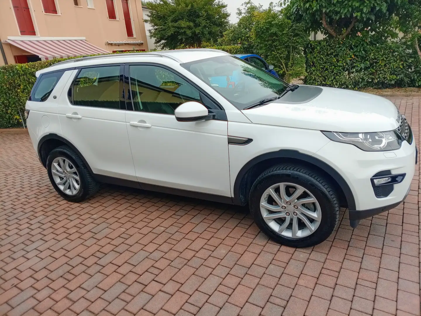 Land Rover Discovery Sport 2.0 td4 Pure Business edition Premium awd 150cv au Bianco - 2
