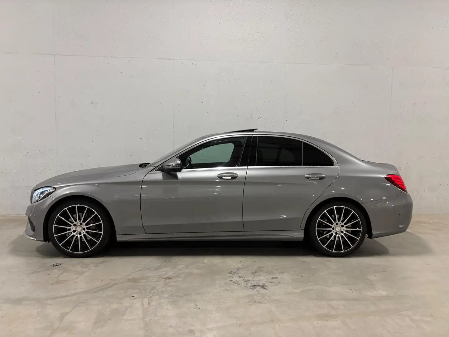 Mercedes-Benz C 180 Edition 1 AMG Automaat Navi Pano Cruise Control Grijs - 2