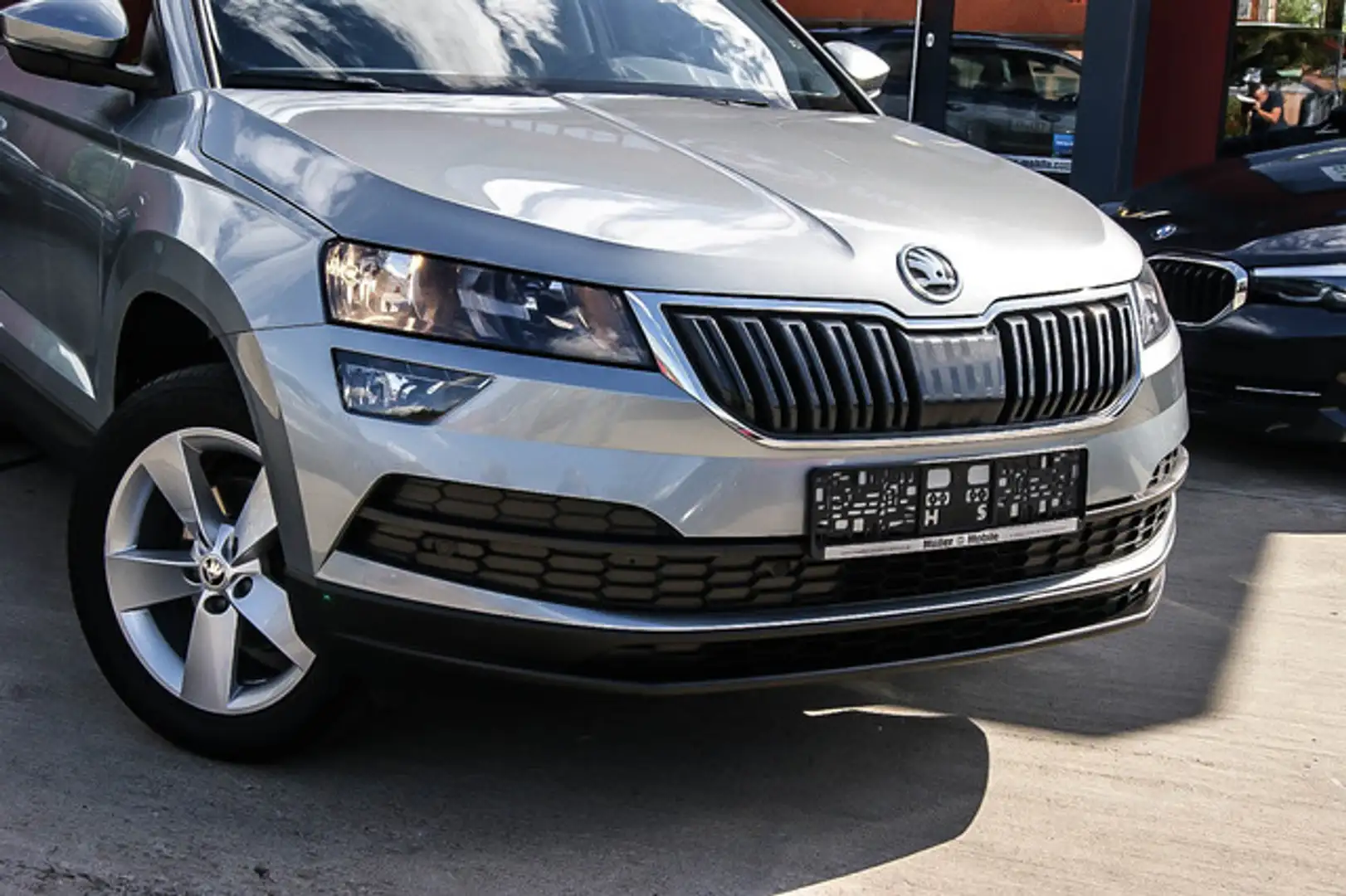 Skoda Karoq 1.6 TDI DSG Ambition NAVI ANHÄNGERKUPPLUNG Grau - 2