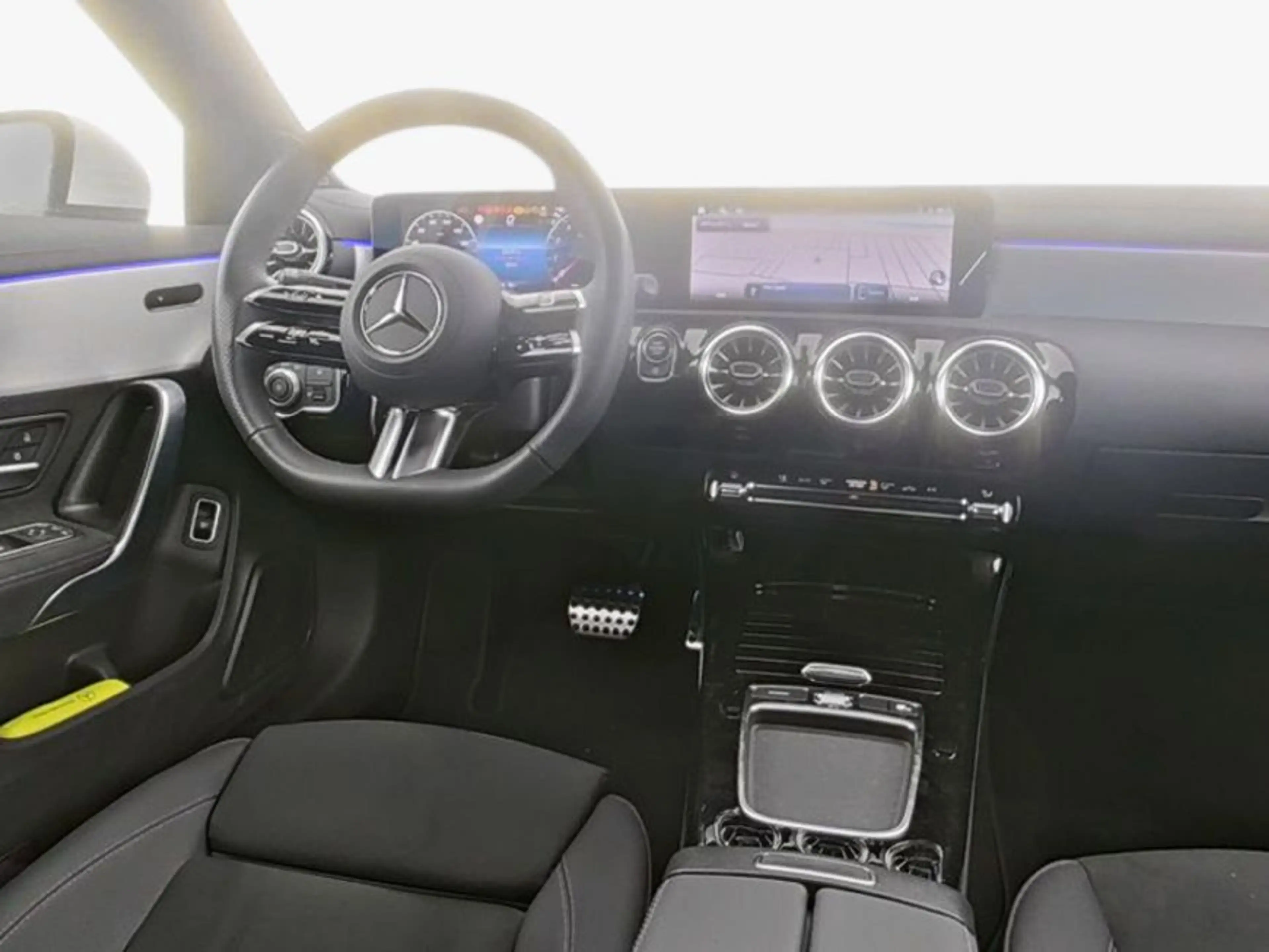 Mercedes-Benz CLA 200 CLA — photo 8