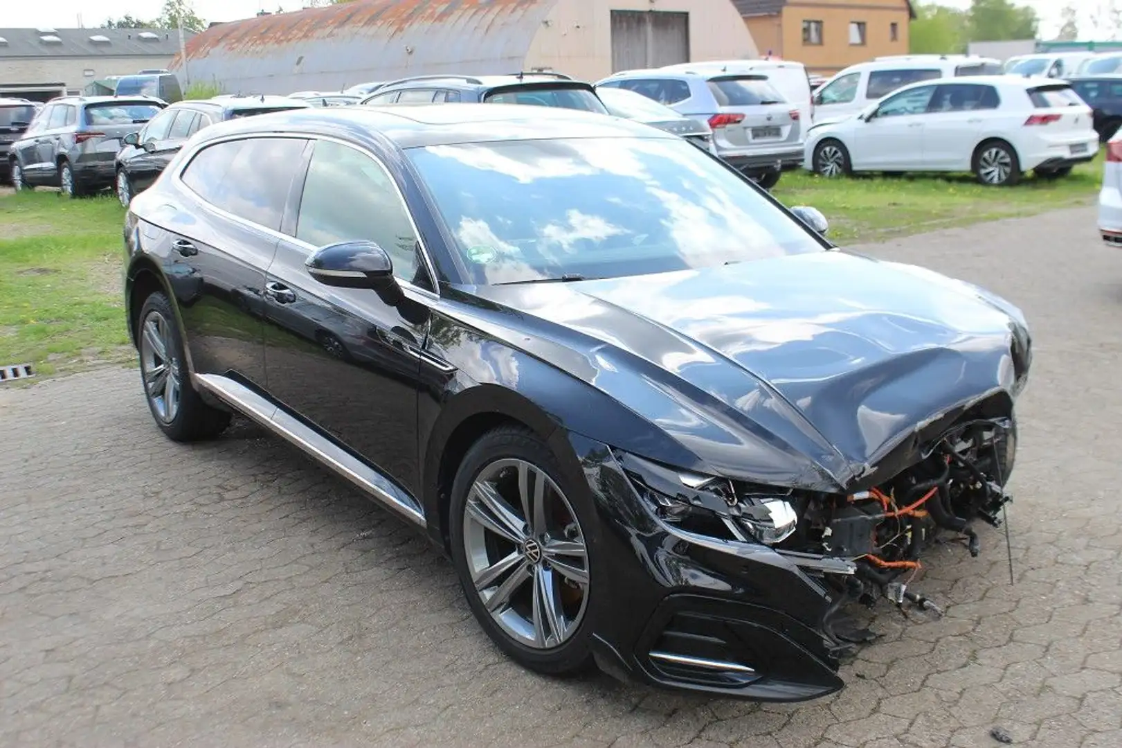 Volkswagen Arteon SB 1.4 eTSI DSG R-Line Pano IQ-Light Schwarz - 1