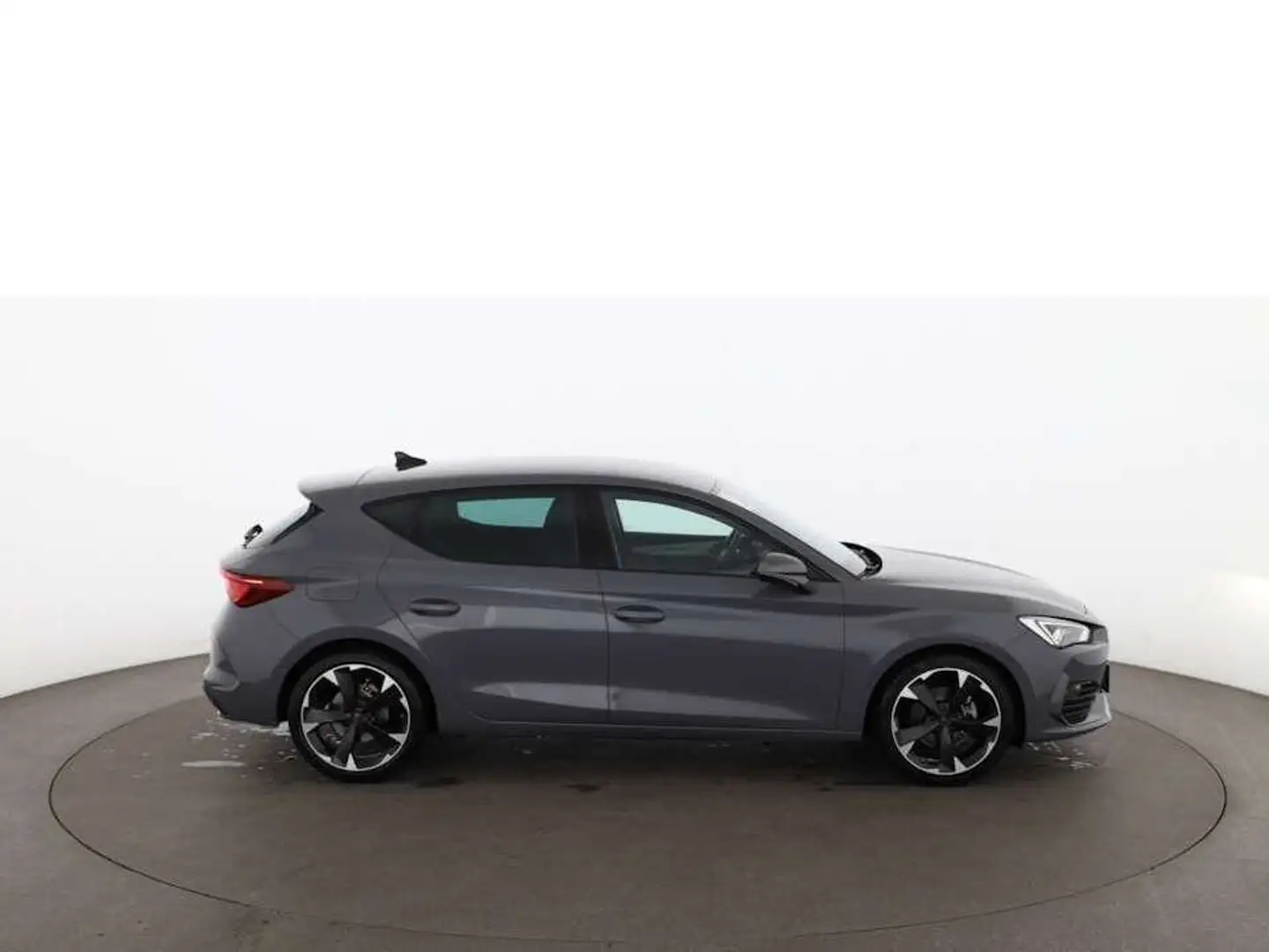 CUPRA Leon 1.5 eTSI Aut MATRIX RADAR NAVI R-CAM SITZHZG Grau - 2