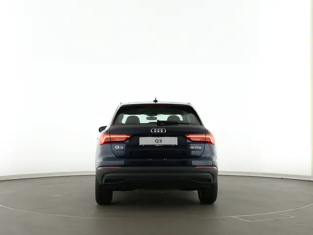 Audi Q3 view 6